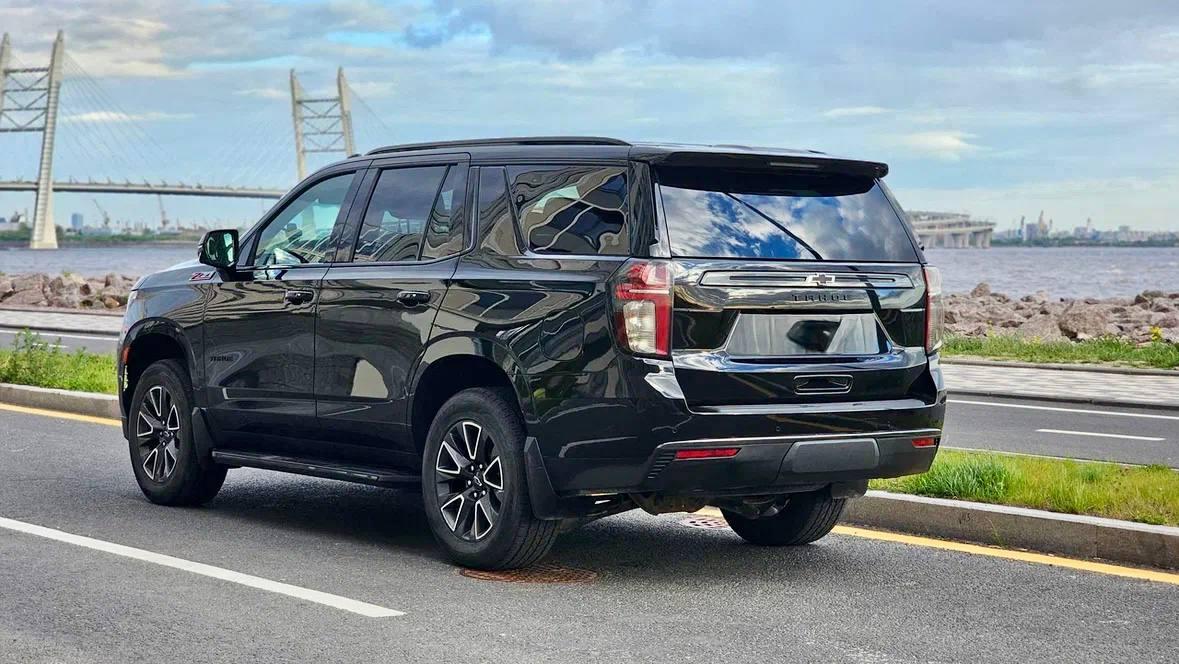 Chevrolet Tahoe — вид сзади
